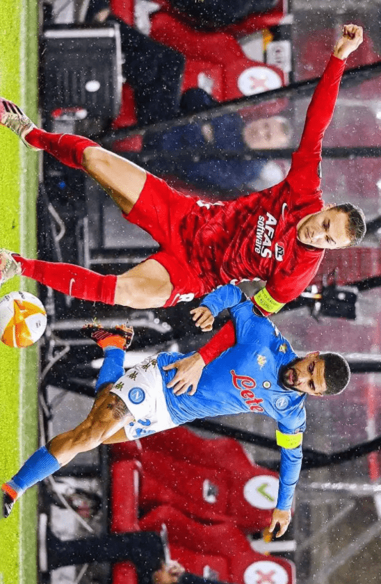 役国脚同场 役国脚同场