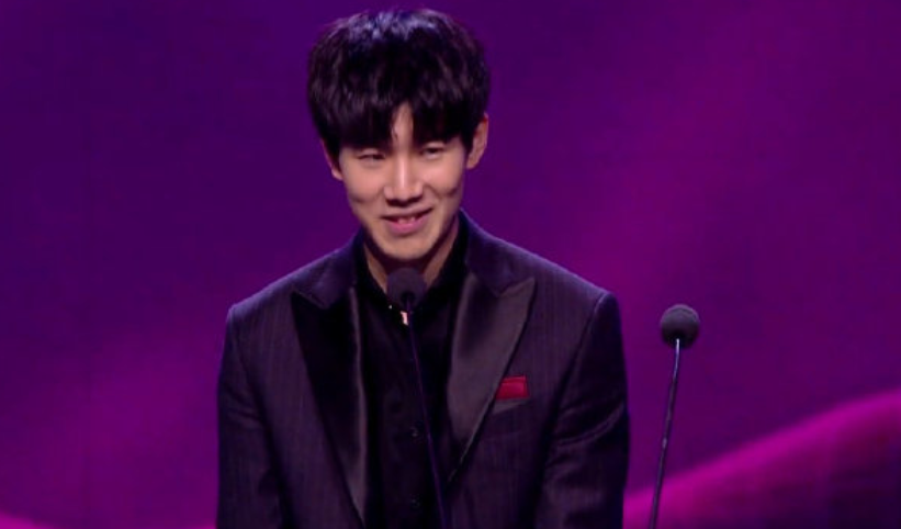 替补球员在 替补球员在