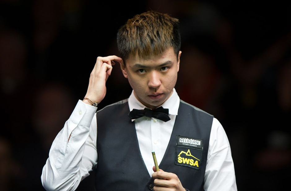 以及两名轮 以及两名轮